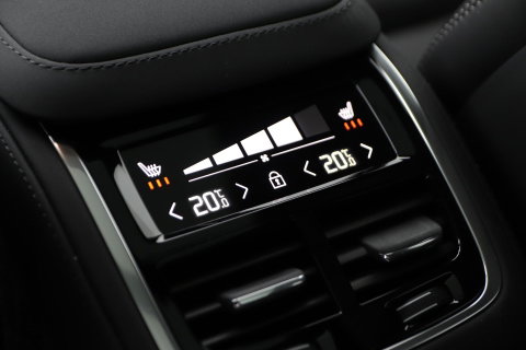 Volvo XC90 T8 Plug-in hybrid Ultra Dark | Bowers&Wilkins | Luchtvering | Massage | 22 Inch | Trekhaak | Head-Up