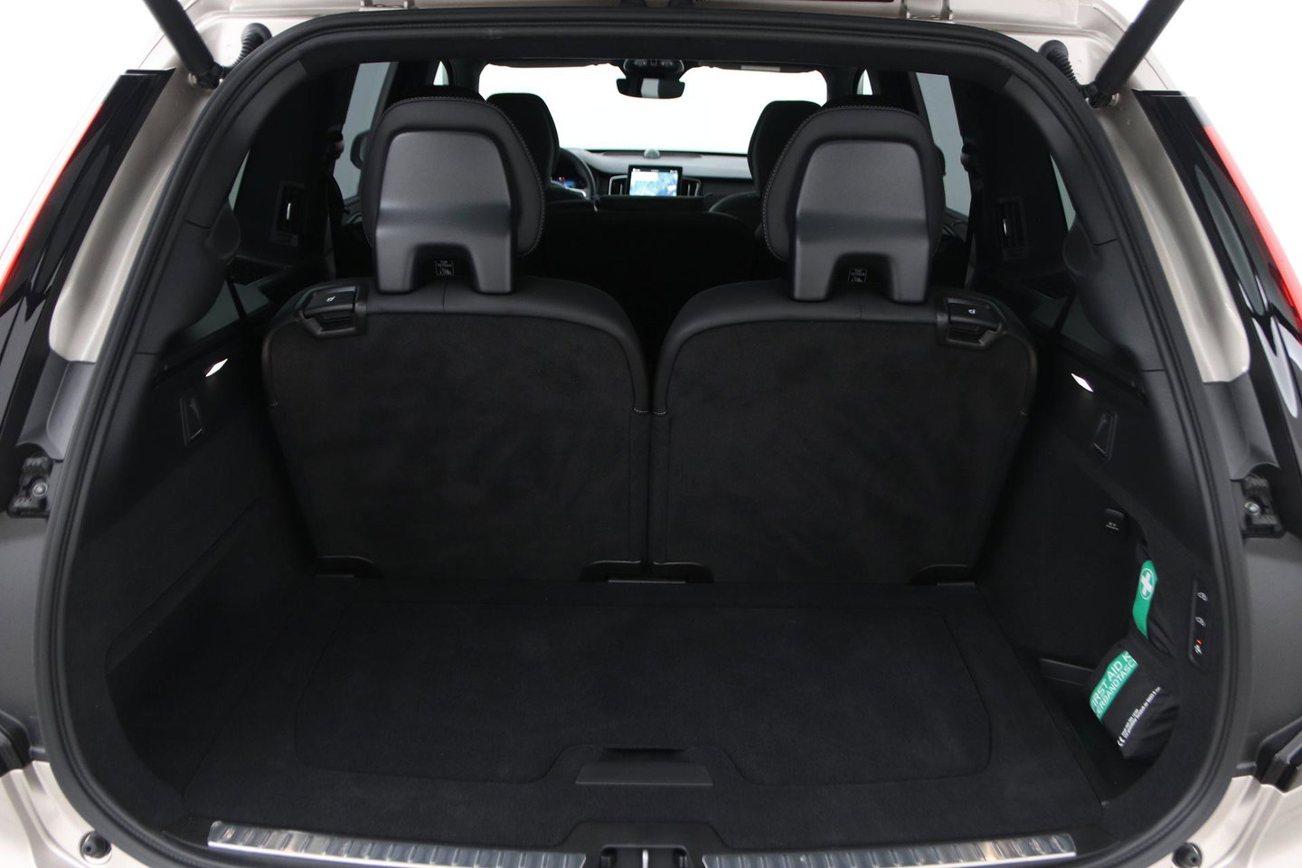 Volvo XC90 T8 Plug-in hybrid Ultra Dark | Bowers&Wilkins | Luchtvering | Massage | 22 Inch | Trekhaak | Head-Up