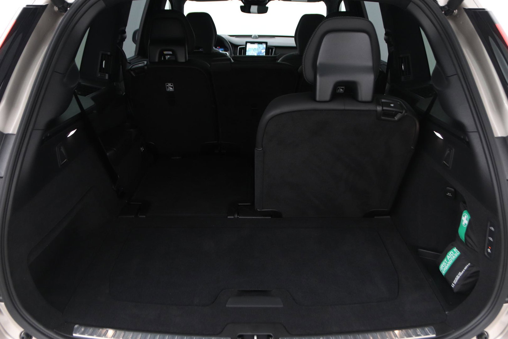 Volvo XC90 T8 Plug-in hybrid Ultra Dark | Bowers&Wilkins | Luchtvering | Massage | 22 Inch | Trekhaak | Head-Up