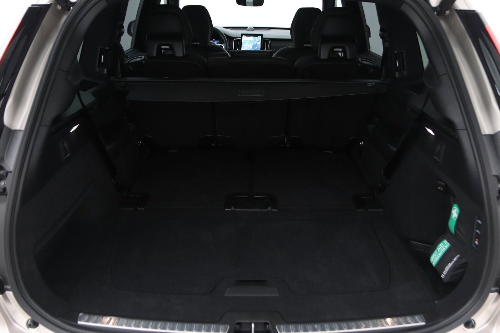 Volvo XC90 T8 Plug-in hybrid Ultra Dark | Bowers&Wilkins | Luchtvering | Massage | 22 Inch | Trekhaak | Head-Up