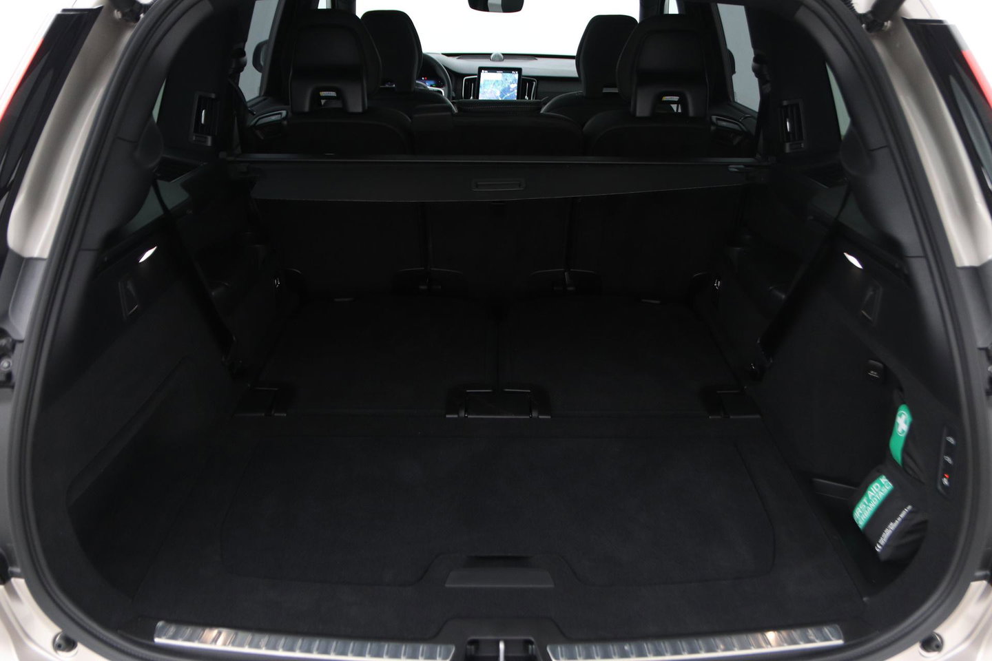 Volvo XC90 T8 Plug-in hybrid Ultra Dark | Bowers&Wilkins | Luchtvering | Massage | 22 Inch | Trekhaak | Head-Up