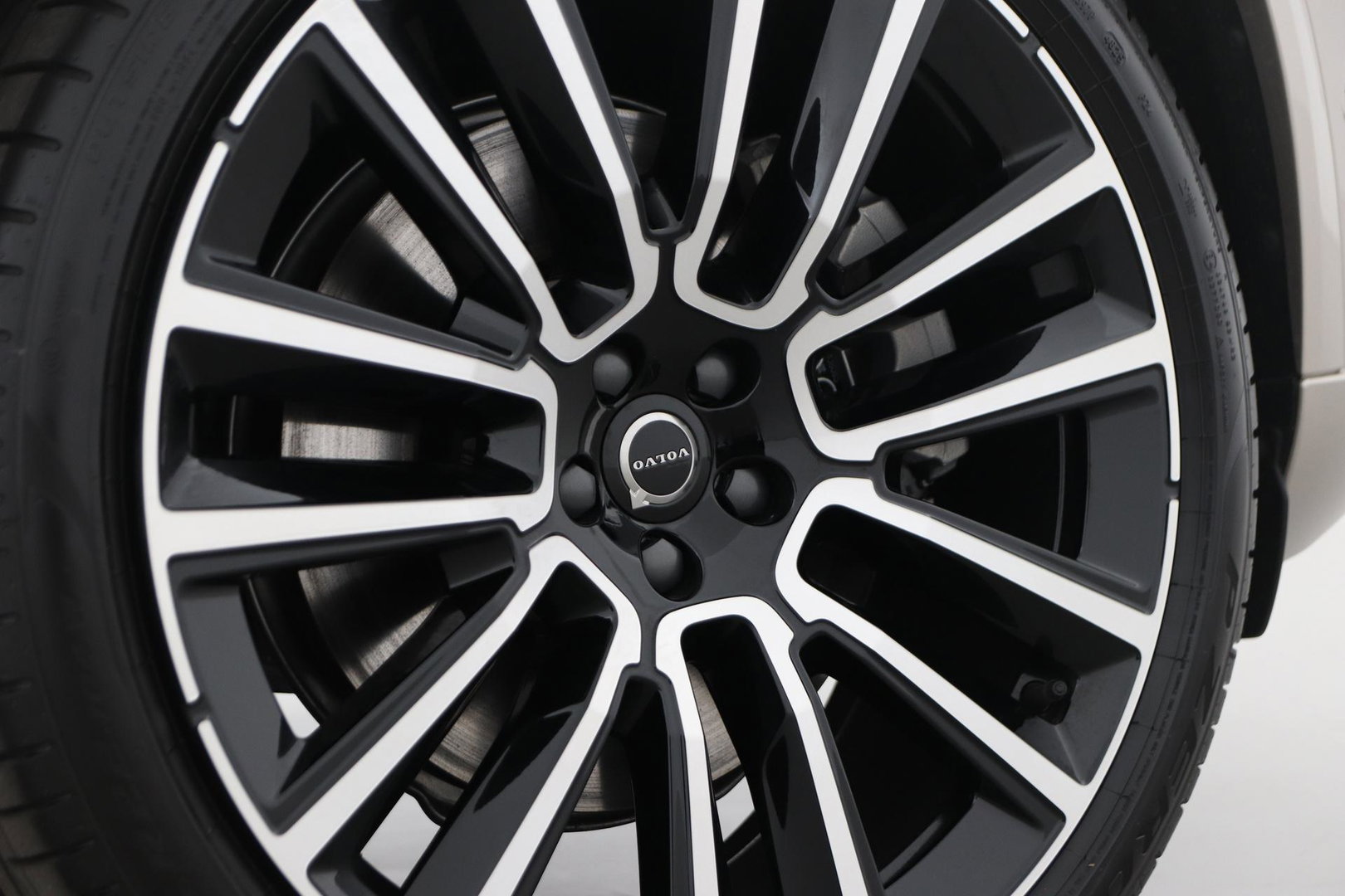 Volvo XC90 T8 Plug-in hybrid Ultra Dark | Bowers&Wilkins | Luchtvering | Massage | 22 Inch | Trekhaak | Head-Up
