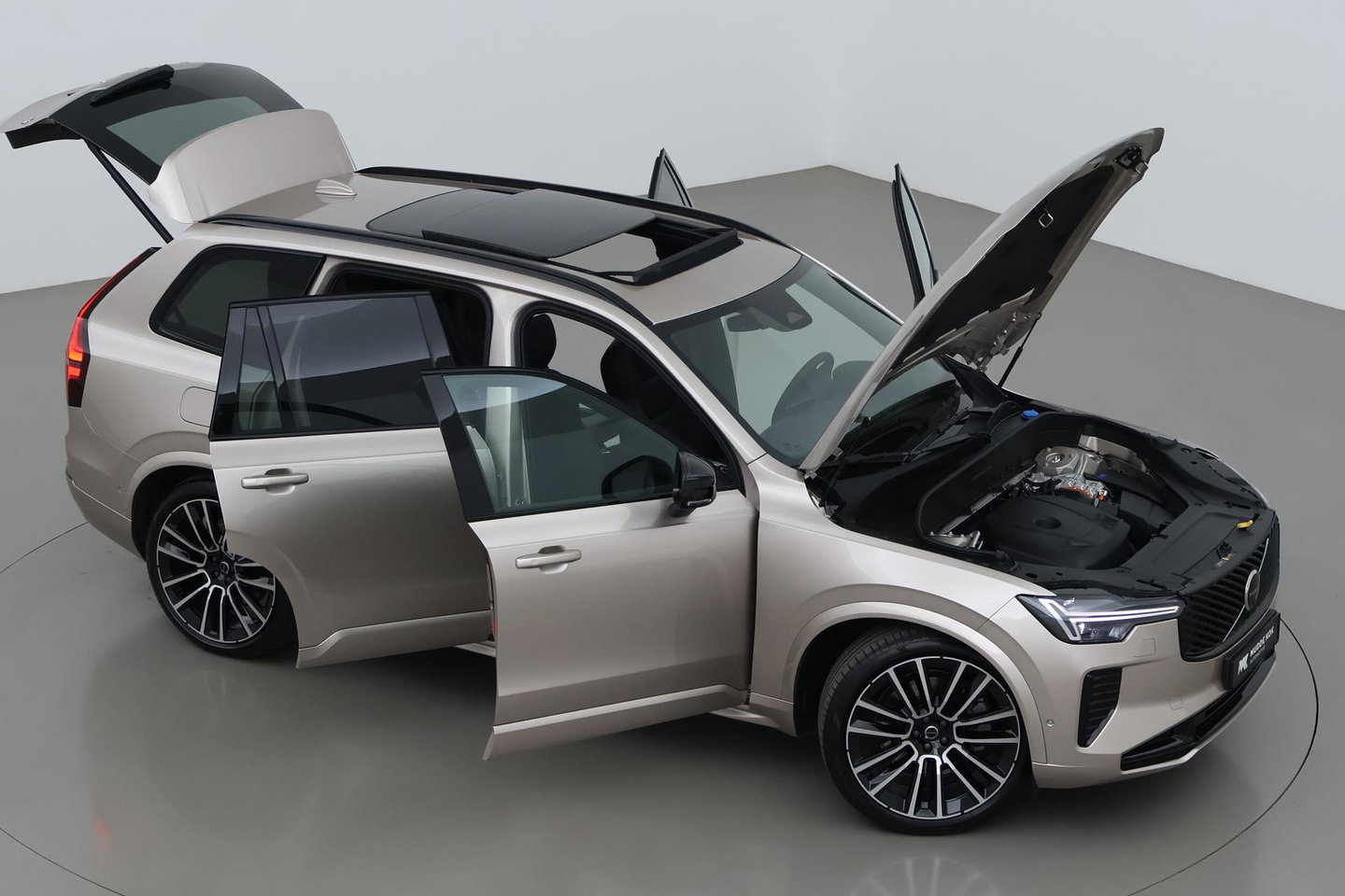 Volvo XC90 T8 Plug-in hybrid Ultra Dark | Bowers&Wilkins | Luchtvering | Massage | 22 Inch | Trekhaak | Head-Up