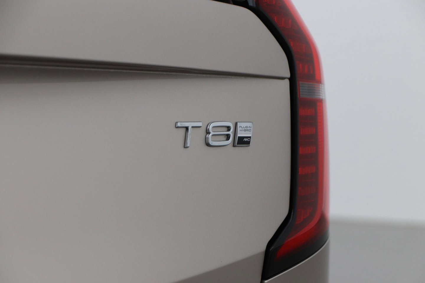 Volvo XC90 T8 Plug-in hybrid Ultra Dark | Bowers&Wilkins | Luchtvering | Massage | 22 Inch | Trekhaak | Head-Up