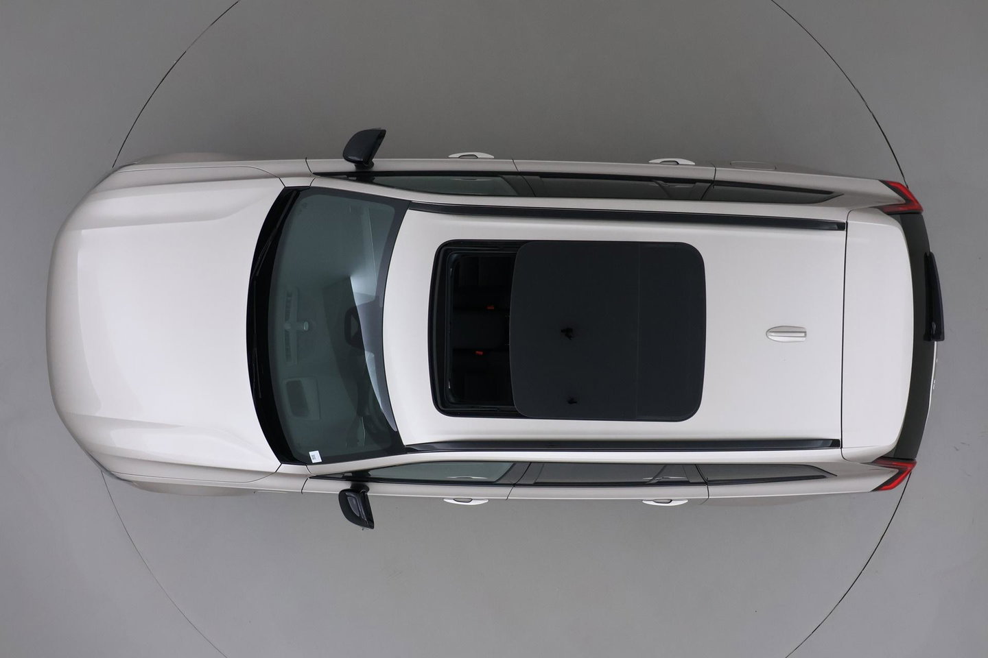 Volvo XC90 T8 Plug-in hybrid Ultra Dark | Bowers&Wilkins | Luchtvering | Massage | 22 Inch | Trekhaak | Head-Up