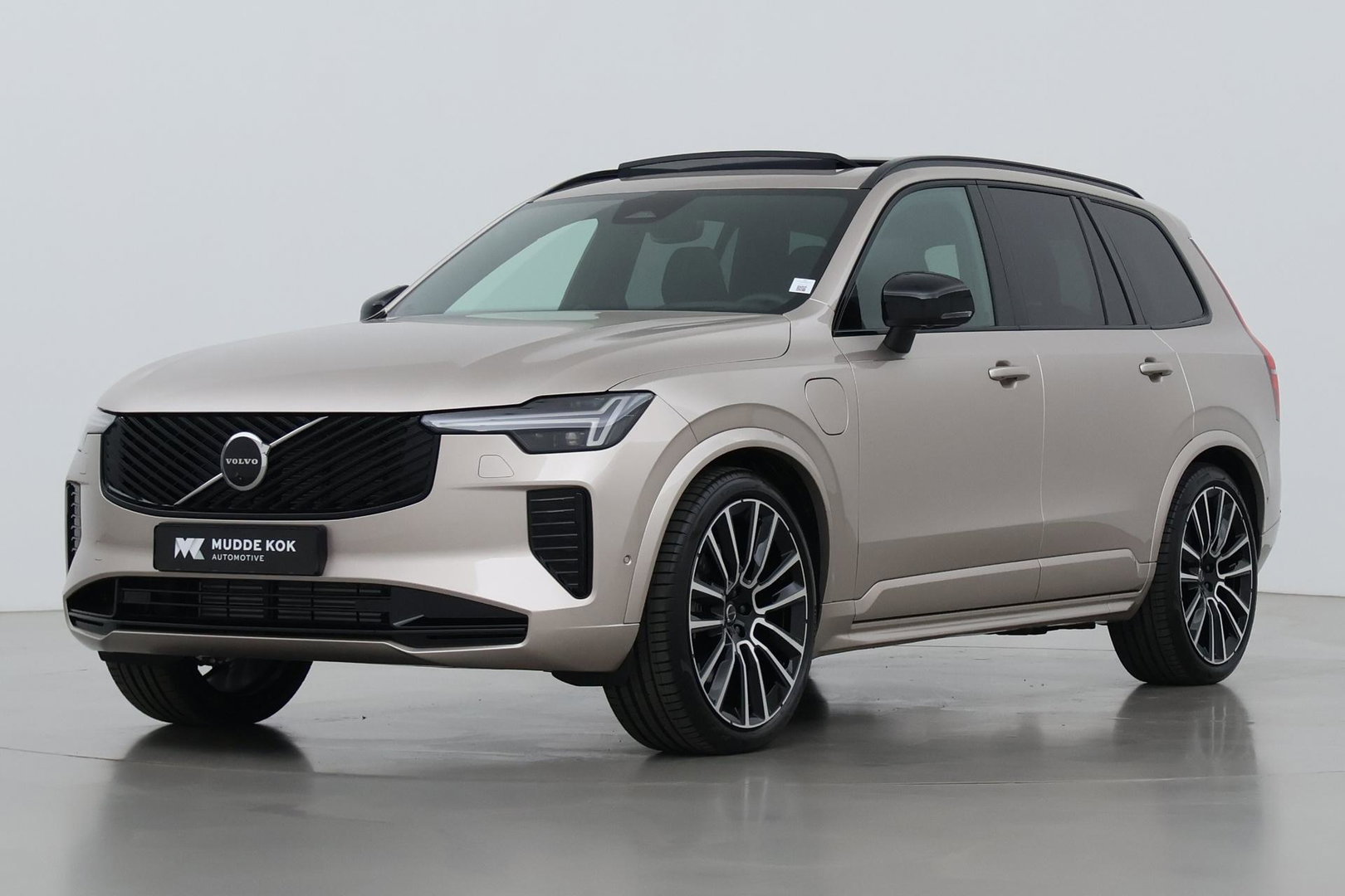 Volvo XC90 T8 Plug-in hybrid Ultra Dark | Bowers&Wilkins | Luchtvering | Massage | 22 Inch | Trekhaak | Head-Up
