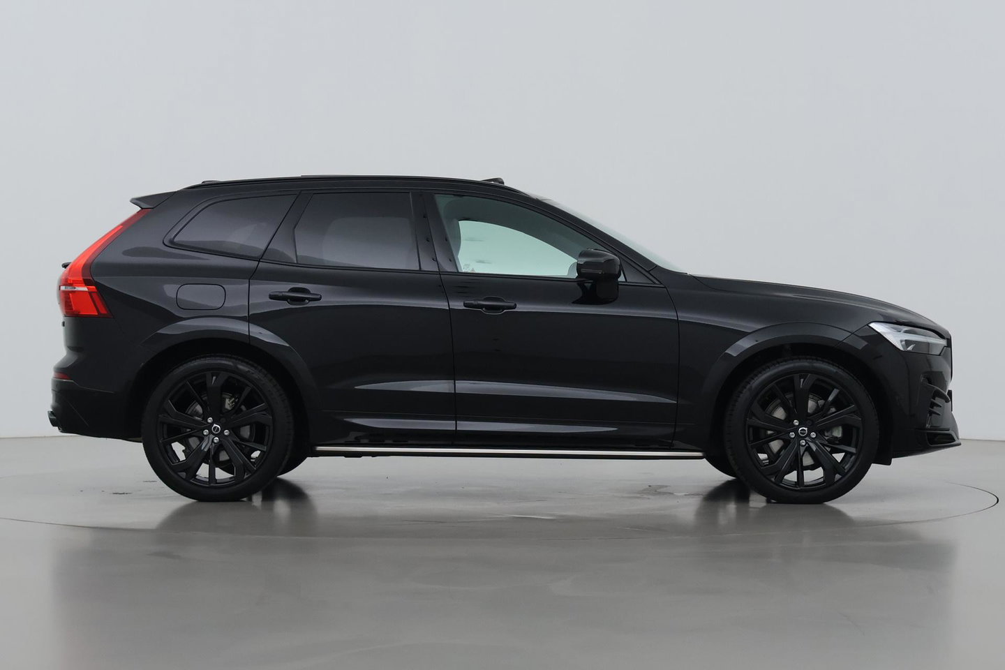 Volvo XC60 T8 Plug-in hybrid Ultra Black Edition | HEICO Sportiv | Luchtvering | Bowers&Wilkins | Panoramadak | Head-Up