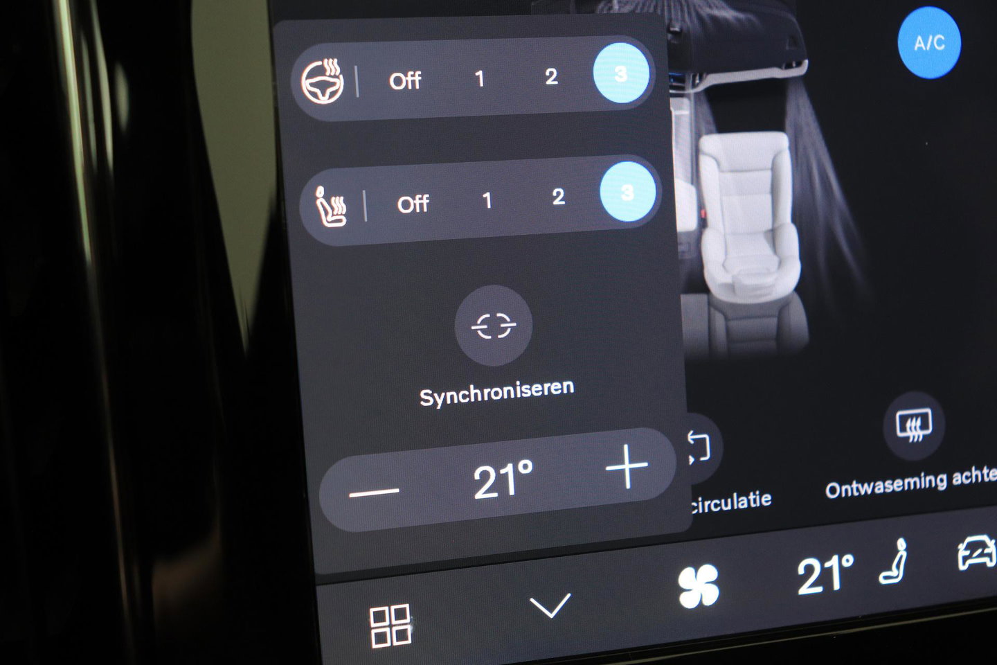 Volvo XC60 T8 Plug-in hybrid Ultra Black Edition | HEICO Sportiv | Luchtvering | Bowers&Wilkins | Panoramadak | Head-Up