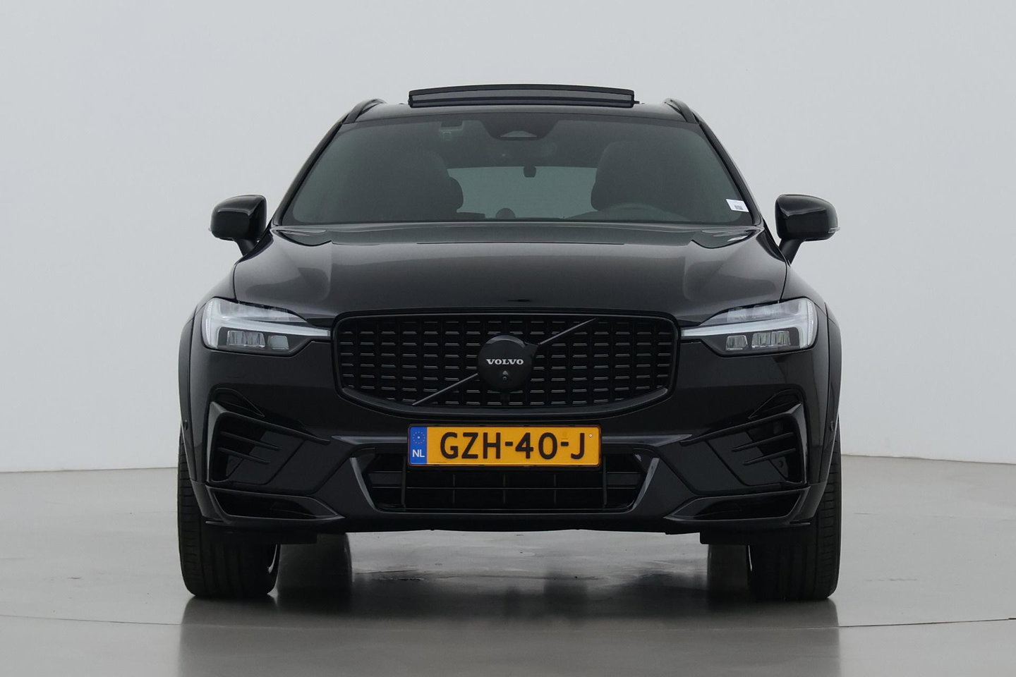 Volvo XC60 T8 Plug-in hybrid Ultra Black Edition | HEICO Sportiv | Luchtvering | Bowers&Wilkins | Panoramadak | Head-Up