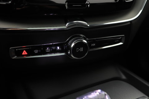 Volvo XC60 T8 Plug-in hybrid Ultra Black Edition | HEICO Sportiv | Luchtvering | Bowers&Wilkins | Panoramadak | Head-Up
