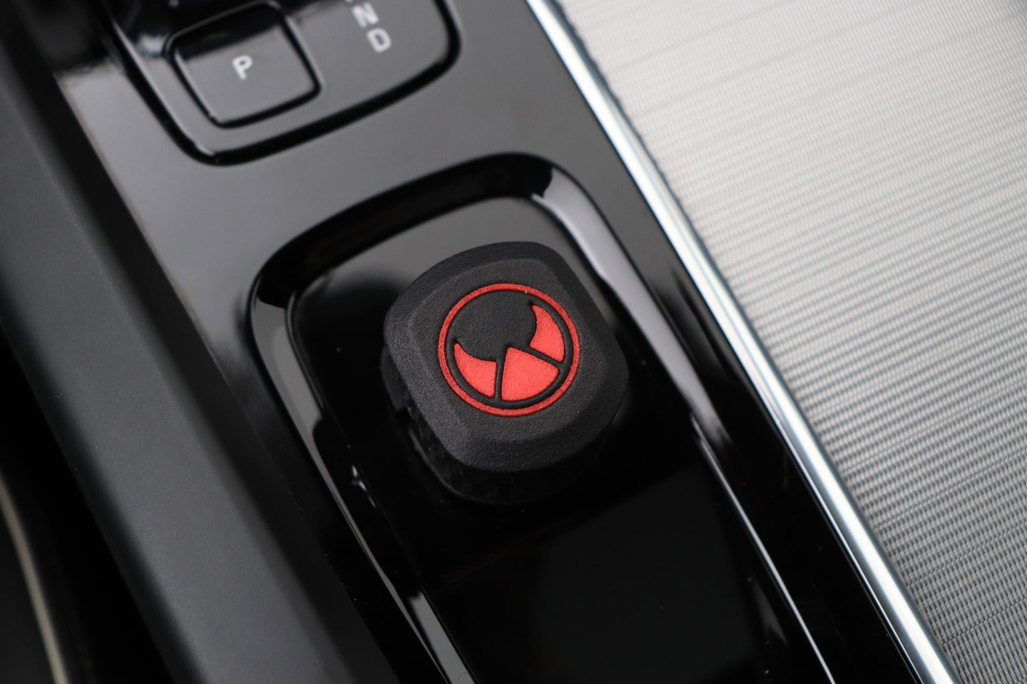 Volvo XC60 T8 Plug-in hybrid Ultra Black Edition | HEICO Sportiv | Luchtvering | Bowers&Wilkins | Panoramadak | Head-Up
