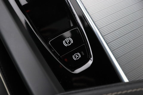 Volvo XC60 T8 Plug-in hybrid Ultra Black Edition | HEICO Sportiv | Luchtvering | Bowers&Wilkins | Panoramadak | Head-Up