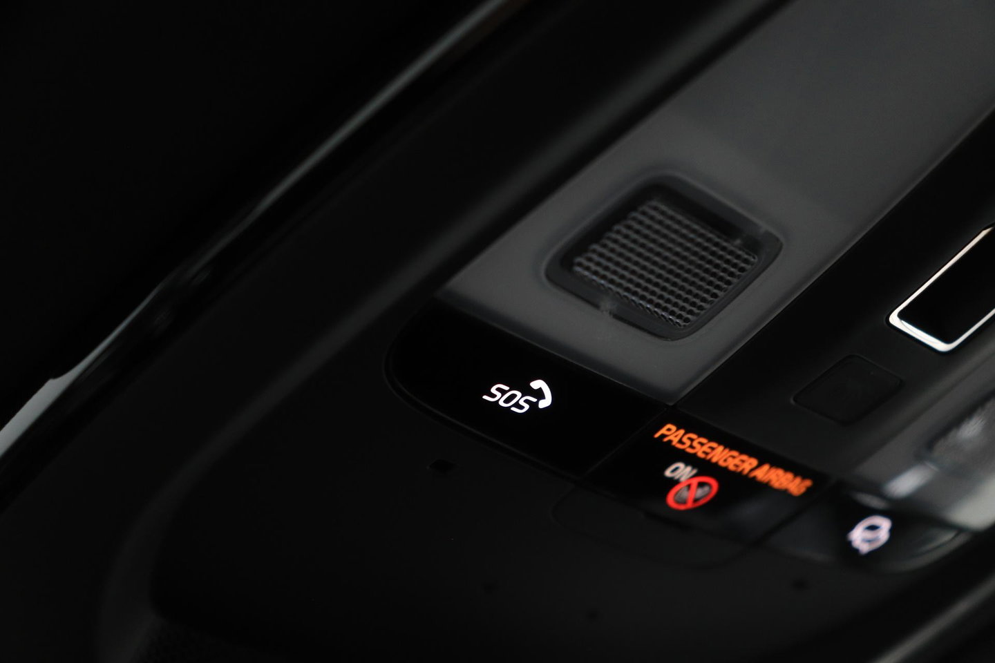 Volvo XC60 T8 Plug-in hybrid Ultra Black Edition | HEICO Sportiv | Luchtvering | Bowers&Wilkins | Panoramadak | Head-Up
