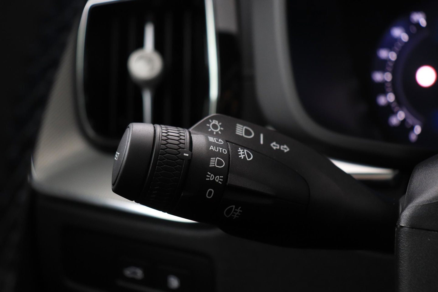 Volvo XC60 T8 Plug-in hybrid Ultra Black Edition | HEICO Sportiv | Luchtvering | Bowers&Wilkins | Panoramadak | Head-Up