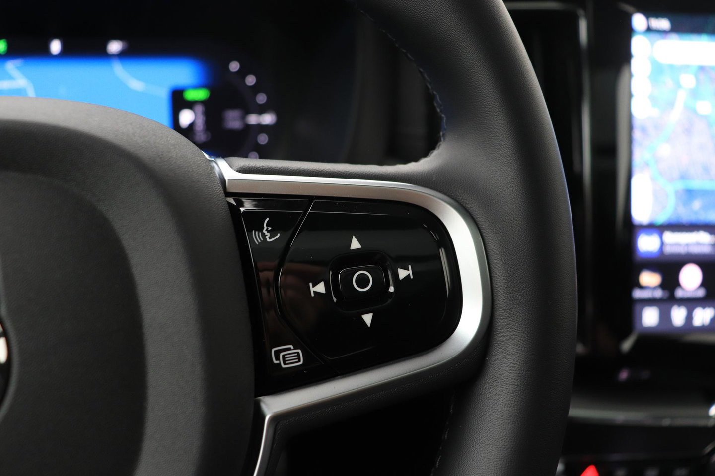 Volvo XC60 T8 Plug-in hybrid Ultra Black Edition | HEICO Sportiv | Luchtvering | Bowers&Wilkins | Panoramadak | Head-Up