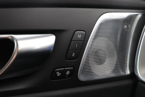 Volvo XC60 T8 Plug-in hybrid Ultra Black Edition | HEICO Sportiv | Luchtvering | Bowers&Wilkins | Panoramadak | Head-Up