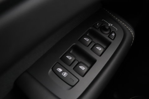 Volvo XC60 T8 Plug-in hybrid Ultra Black Edition | HEICO Sportiv | Luchtvering | Bowers&Wilkins | Panoramadak | Head-Up