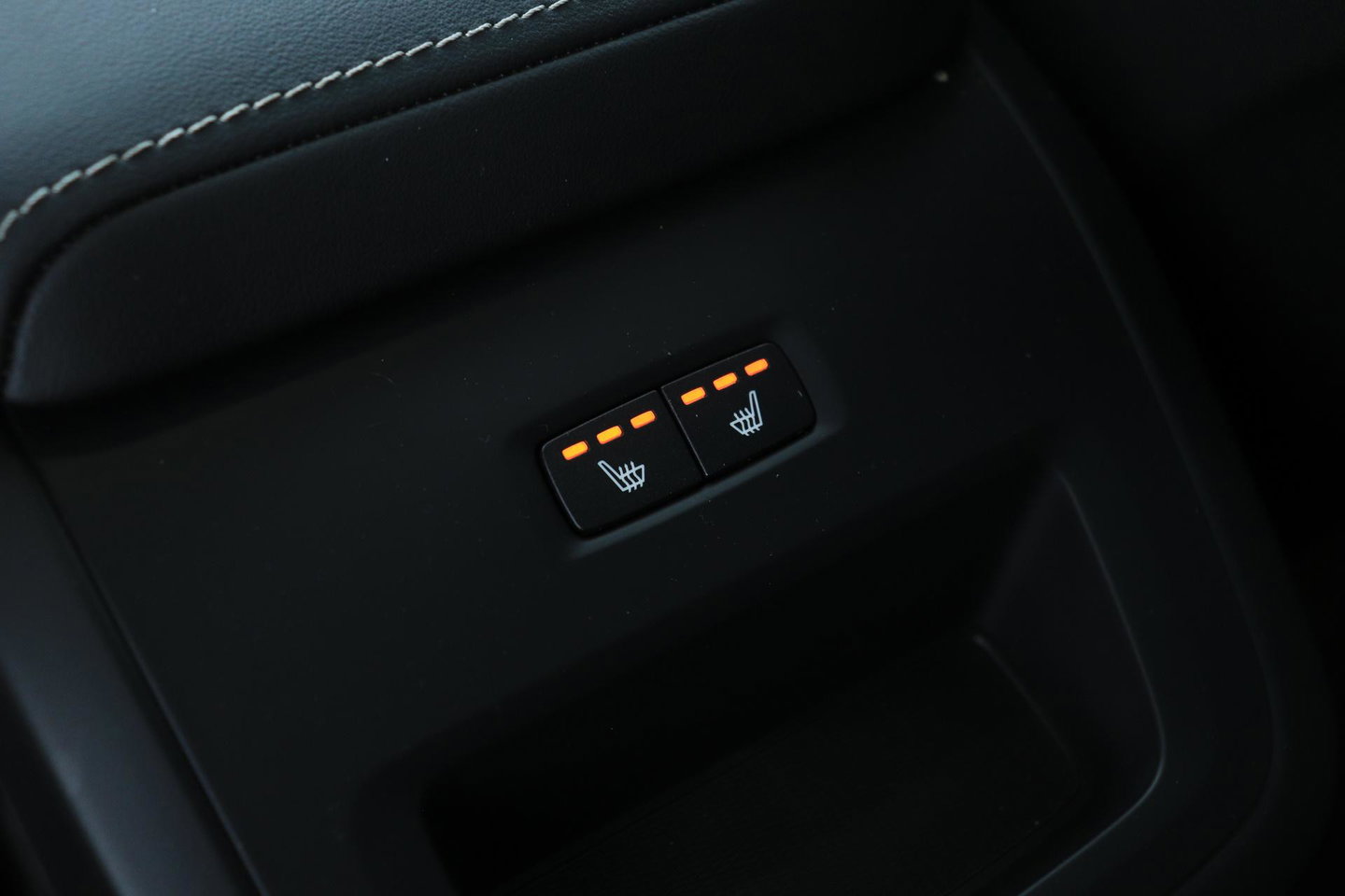 Volvo XC60 T8 Plug-in hybrid Ultra Black Edition | HEICO Sportiv | Luchtvering | Bowers&Wilkins | Panoramadak | Head-Up
