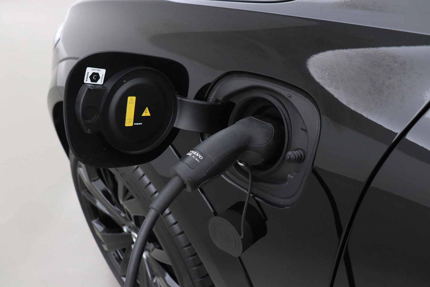 Volvo XC60 T8 Plug-in hybrid Ultra Black Edition | HEICO Sportiv | Luchtvering | Bowers&Wilkins | Panoramadak | Head-Up