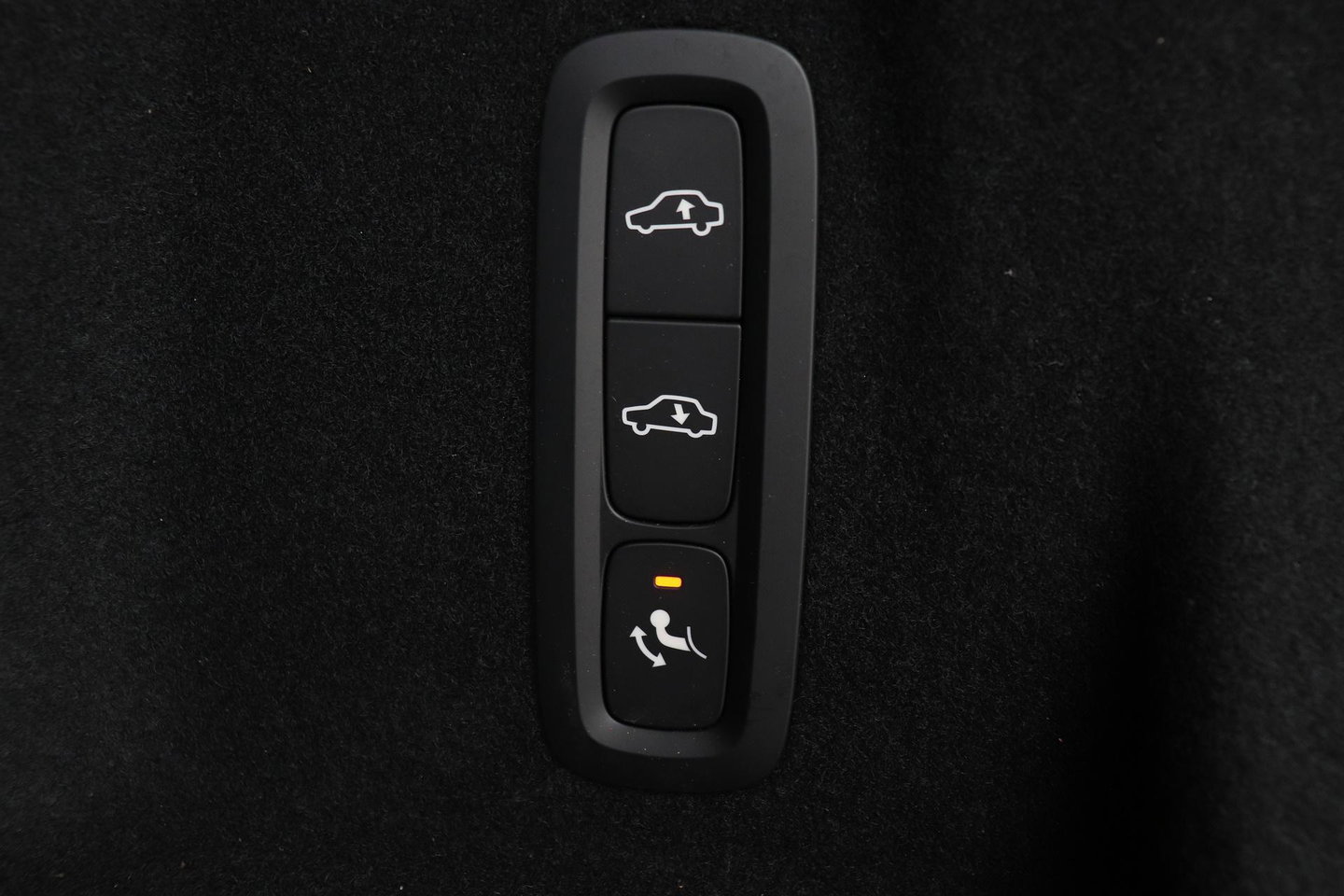 Volvo XC60 T8 Plug-in hybrid Ultra Black Edition | HEICO Sportiv | Luchtvering | Bowers&Wilkins | Panoramadak | Head-Up
