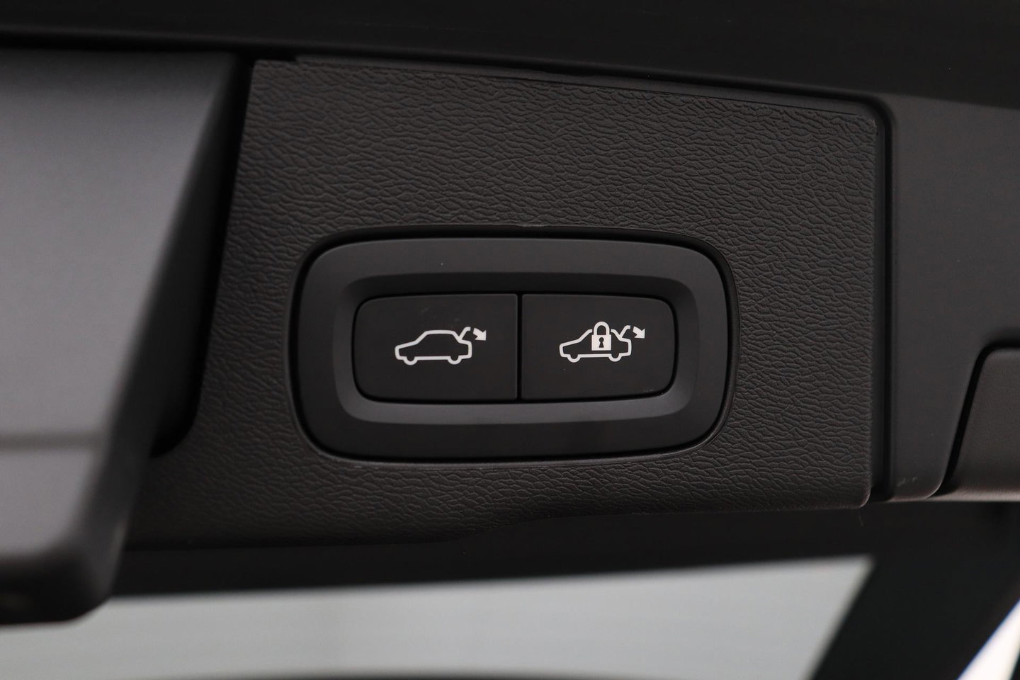 Volvo XC60 T8 Plug-in hybrid Ultra Black Edition | HEICO Sportiv | Luchtvering | Bowers&Wilkins | Panoramadak | Head-Up