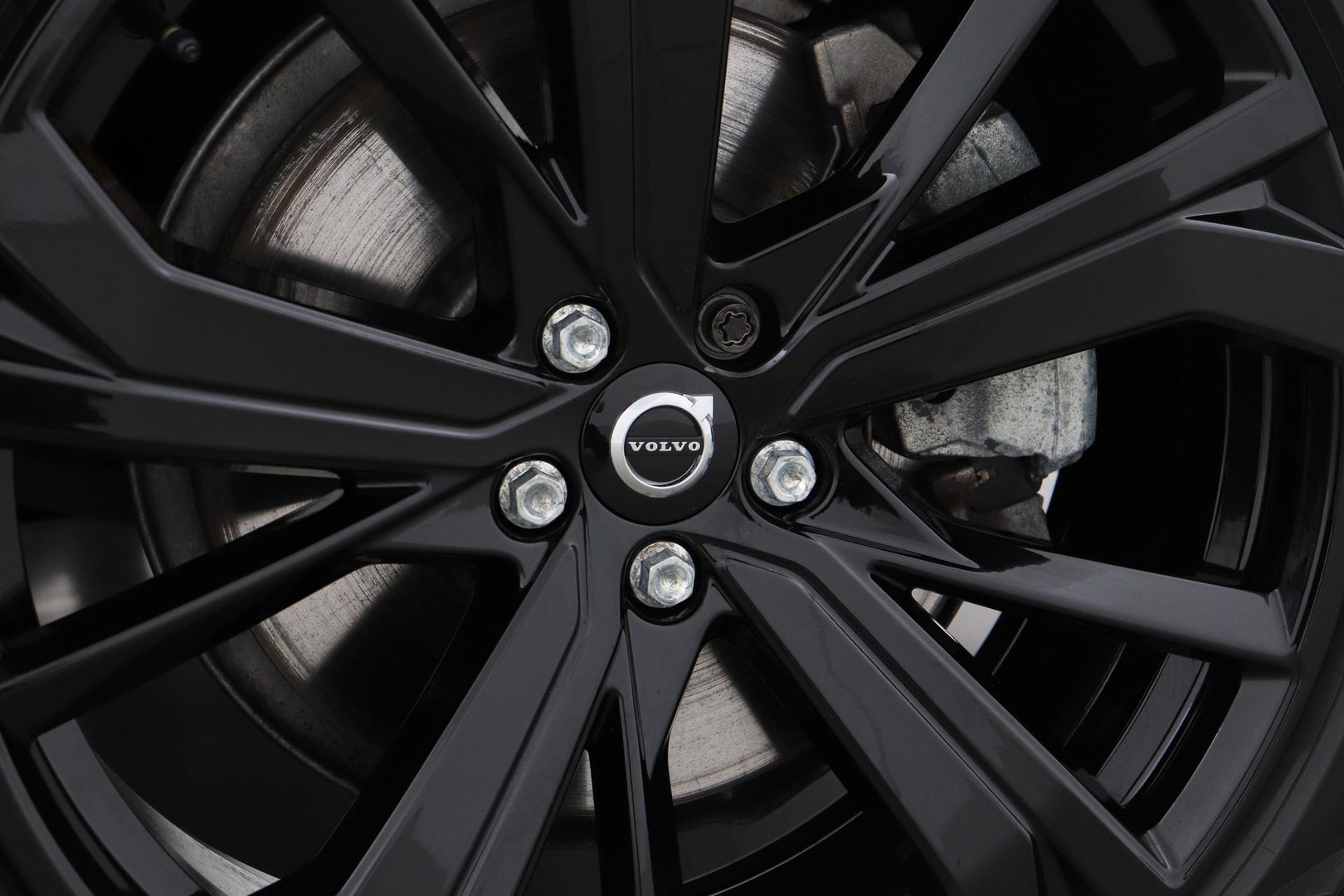 Volvo XC60 T8 Plug-in hybrid Ultra Black Edition | HEICO Sportiv | Luchtvering | Bowers&Wilkins | Panoramadak | Head-Up