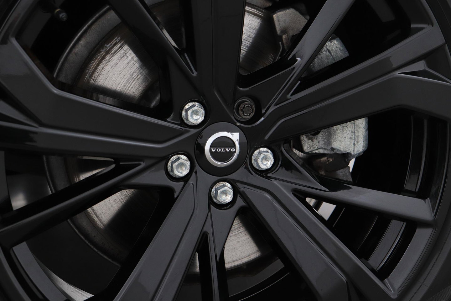 Volvo XC60 T8 Plug-in hybrid Ultra Black Edition | HEICO Sportiv | Luchtvering | Bowers&Wilkins | Panoramadak | Head-Up