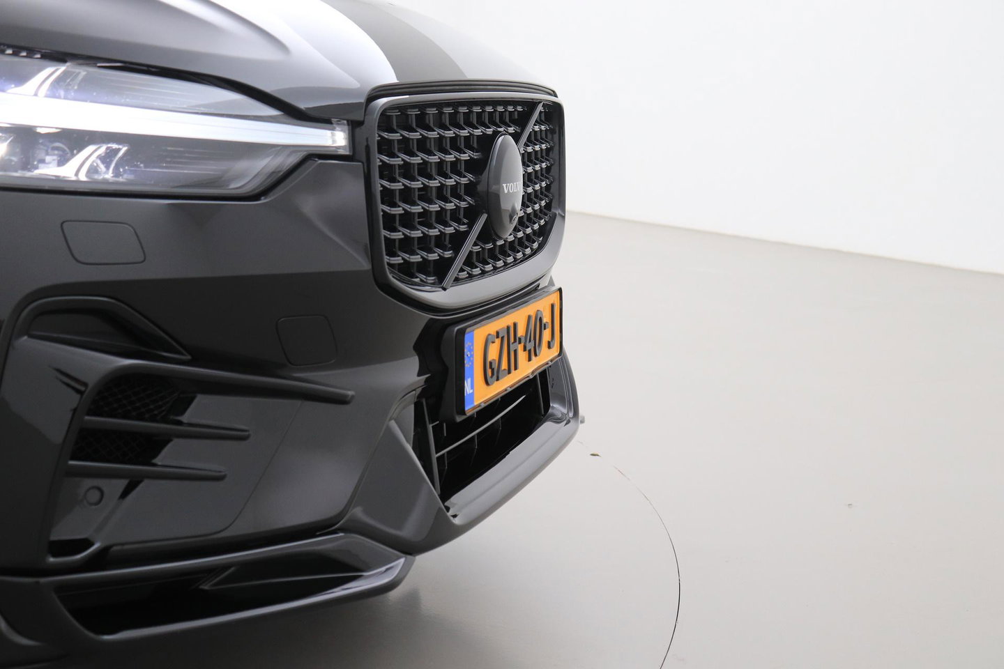 Volvo XC60 T8 Plug-in hybrid Ultra Black Edition | HEICO Sportiv | Luchtvering | Bowers&Wilkins | Panoramadak | Head-Up