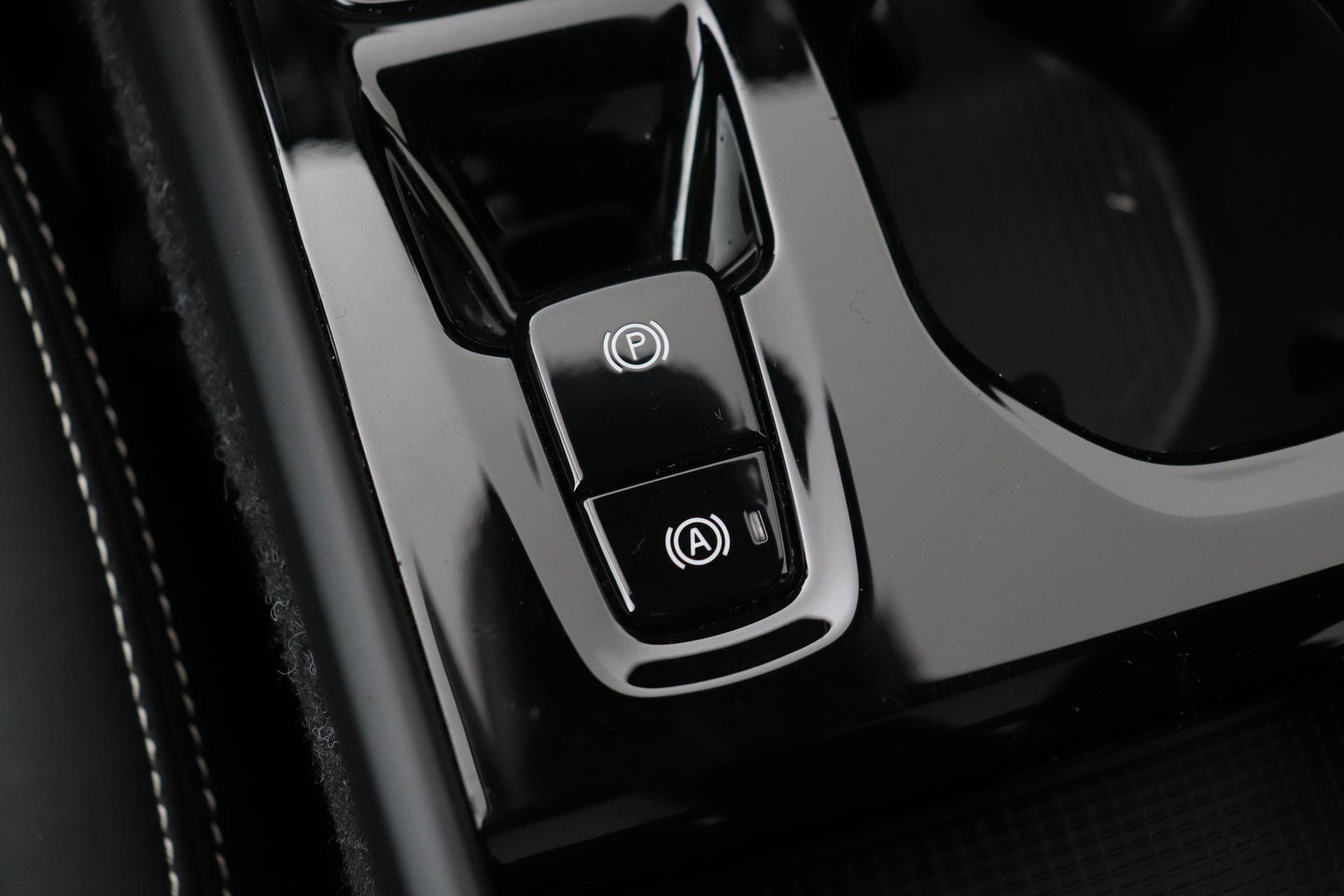 Volvo XC40 T5 Recharge R-Design | Panoramadak | 360° Camera | harman/kardon | Trekhaak