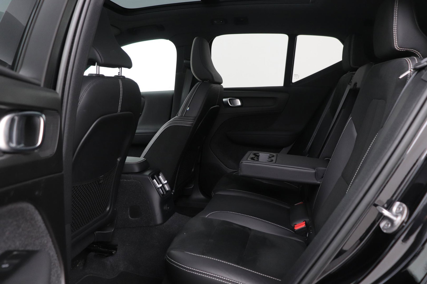 Volvo XC40 T5 Recharge R-Design | Panoramadak | 360° Camera | harman/kardon | Trekhaak