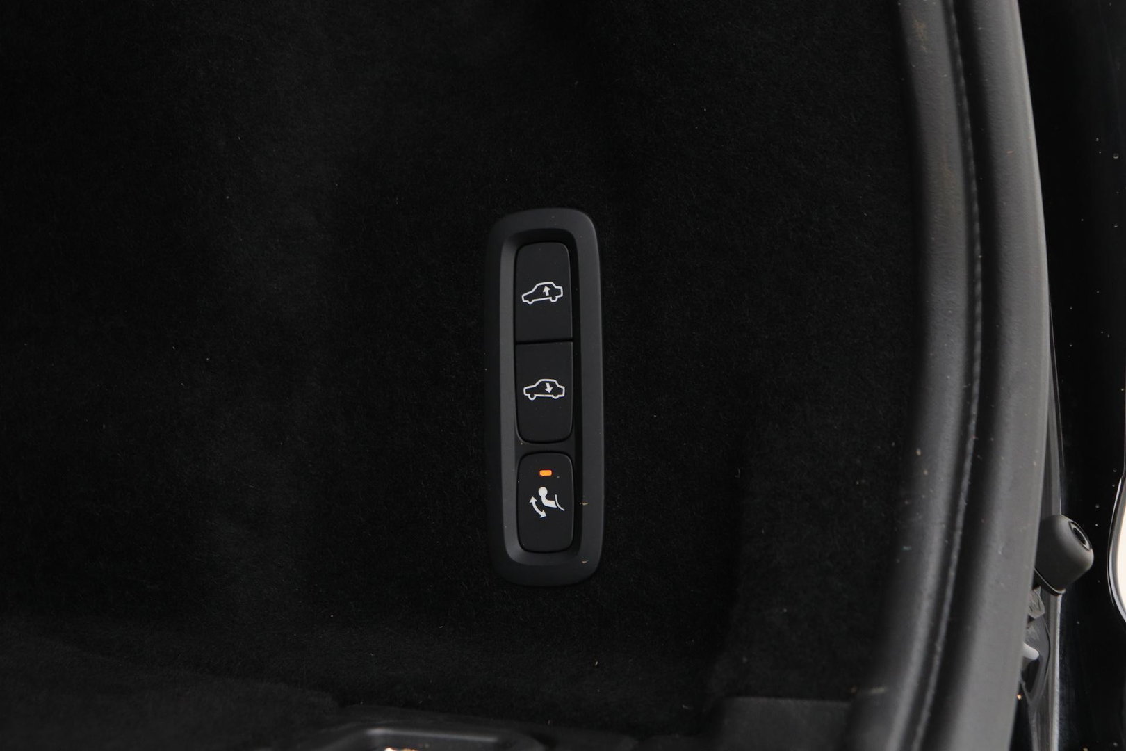 Volvo XC60 T6 Plug-in hybrid Ultra Black Edition | ACC | Luchtvering | Trekhaak | Bowers&Wilkins | 360° Camera | Stoelmassage | Panoramadak | Head-Up