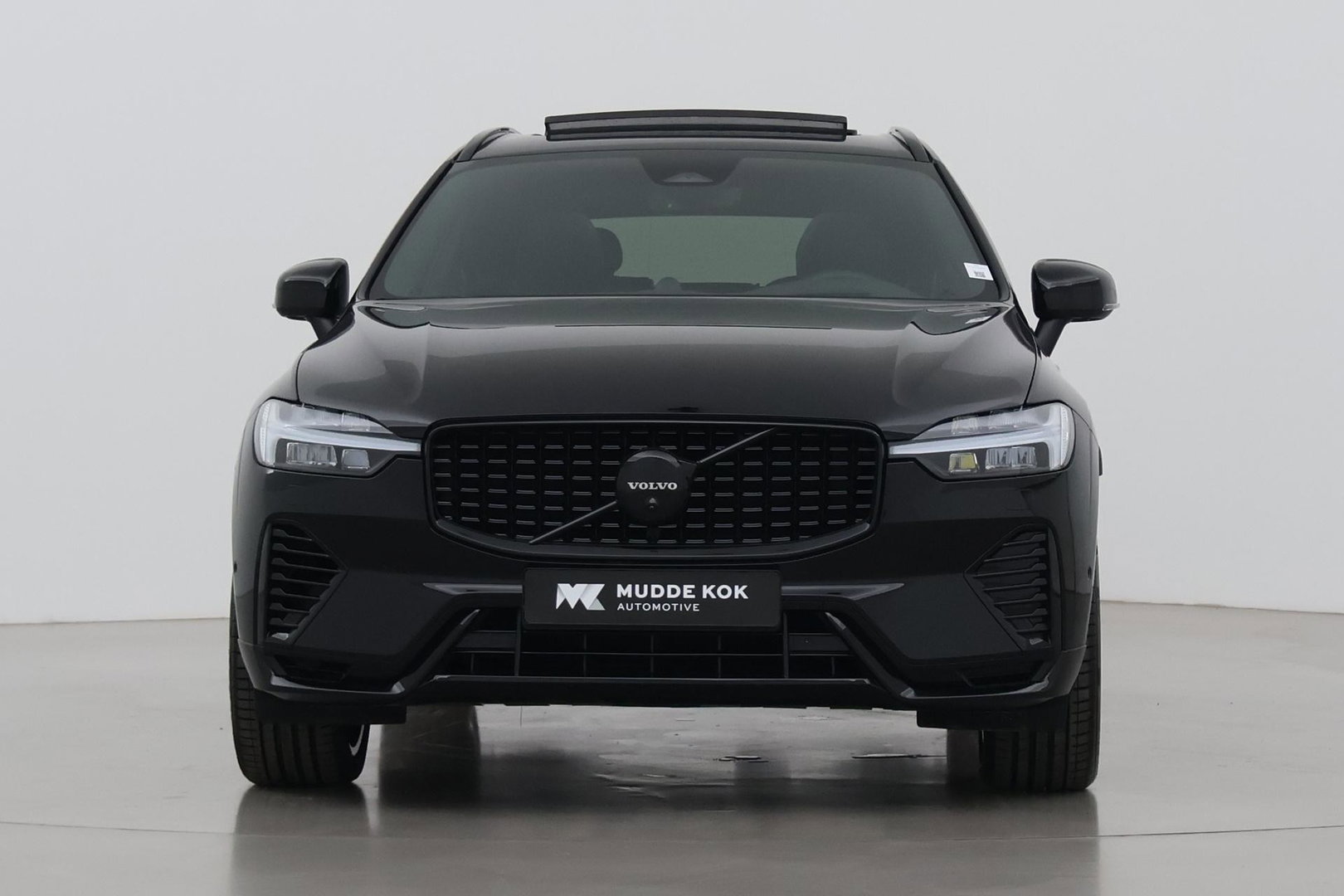 Volvo XC60 T6 Plug-in hybrid Ultra Black Edition | ACC | Luchtvering | Trekhaak | Bowers&Wilkins | 360° Camera | Stoelmassage | Panoramadak | Head-Up