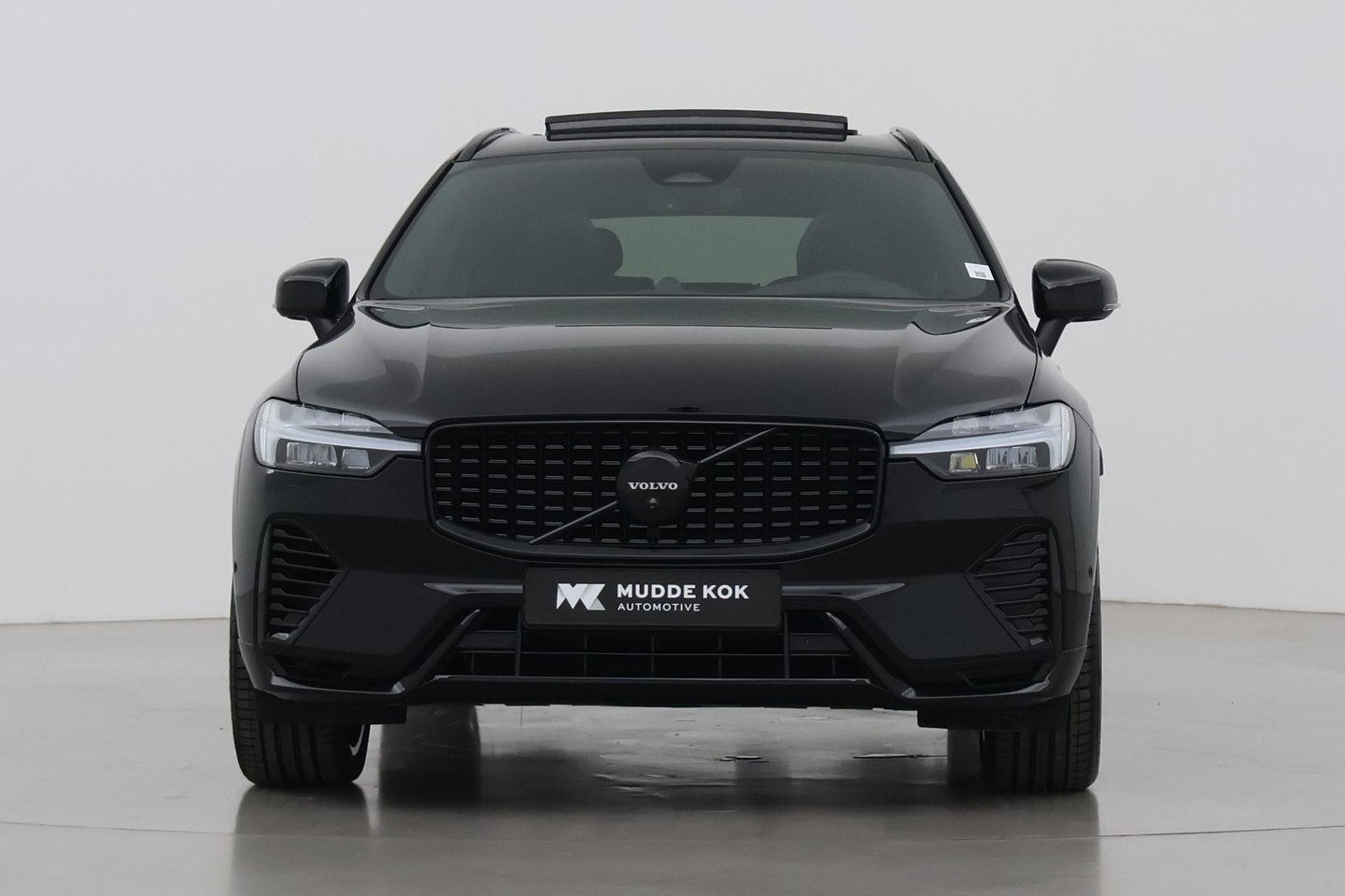 Volvo XC60 T6 Plug-in hybrid Ultra Black Edition | ACC | Luchtvering | Trekhaak | Bowers&Wilkins | 360° Camera | Stoelmassage | Panoramadak | Head-Up