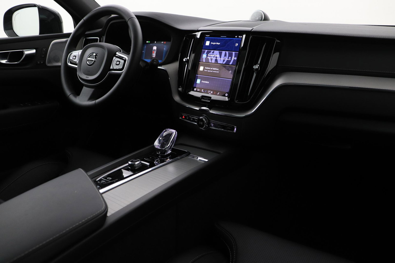 Volvo XC60 T6 Plug-in hybrid Ultra Black Edition | ACC | Luchtvering | Trekhaak | Bowers&Wilkins | 360° Camera | Stoelmassage | Panoramadak | Head-Up