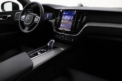 Volvo XC60 T6 Plug-in hybrid Ultra Black Edition | ACC | Luchtvering | Trekhaak | Bowers&Wilkins | 360° Camera | Stoelmassage | Panoramadak | Head-Up