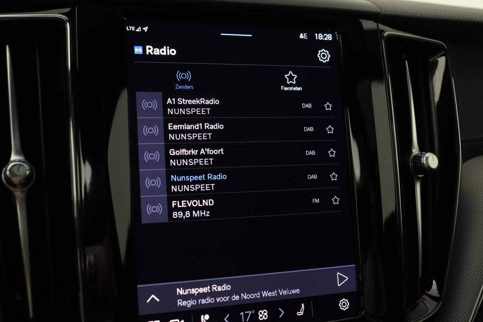Volvo XC60 T6 Plug-in hybrid Ultra Black Edition | ACC | Luchtvering | Trekhaak | Bowers&Wilkins | 360° Camera | Stoelmassage | Panoramadak | Head-Up