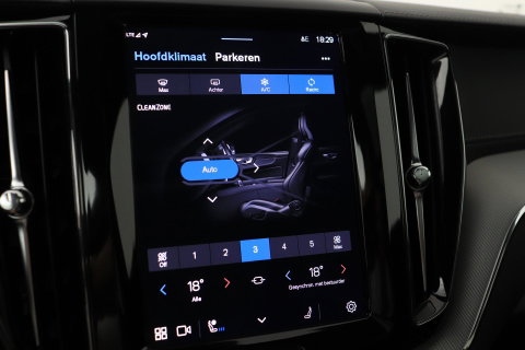 Volvo XC60 T6 Plug-in hybrid Ultra Black Edition | ACC | Luchtvering | Trekhaak | Bowers&Wilkins | 360° Camera | Stoelmassage | Panoramadak | Head-Up