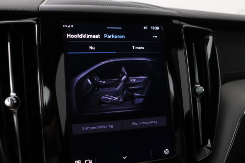 Volvo XC60 T6 Plug-in hybrid Ultra Black Edition | ACC | Luchtvering | Trekhaak | Bowers&Wilkins | 360° Camera | Stoelmassage | Panoramadak | Head-Up
