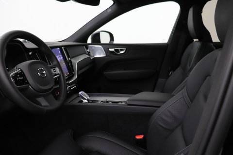 Volvo XC60 T6 Plug-in hybrid Ultra Black Edition | ACC | Luchtvering | Trekhaak | Bowers&Wilkins | 360° Camera | Stoelmassage | Panoramadak | Head-Up
