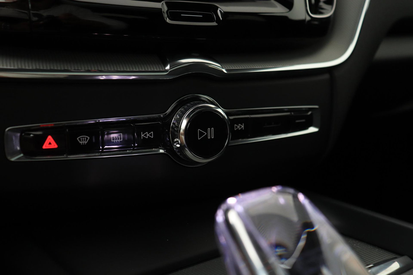Volvo XC60 T6 Plug-in hybrid Ultra Black Edition | ACC | Luchtvering | Trekhaak | Bowers&Wilkins | 360° Camera | Stoelmassage | Panoramadak | Head-Up