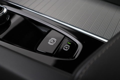 Volvo XC60 T6 Plug-in hybrid Ultra Black Edition | ACC | Luchtvering | Trekhaak | Bowers&Wilkins | 360° Camera | Stoelmassage | Panoramadak | Head-Up