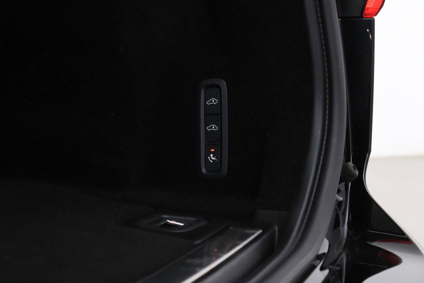 Volvo XC60 T6 Plug-in hybrid Ultra Black Edition | ACC | Luchtvering | Trekhaak | Bowers&Wilkins | 360° Camera | Stoelmassage | Panoramadak | Head-Up