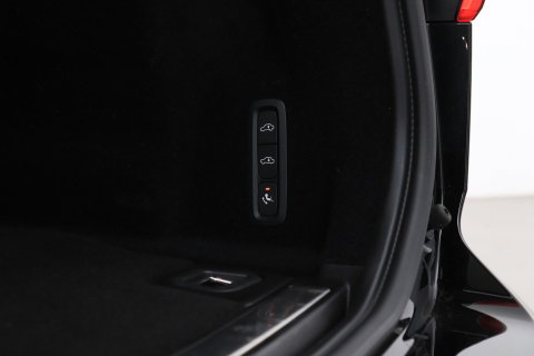 Volvo XC60 T6 Plug-in hybrid Ultra Black Edition | ACC | Luchtvering | Trekhaak | Bowers&Wilkins | 360° Camera | Stoelmassage | Panoramadak | Head-Up