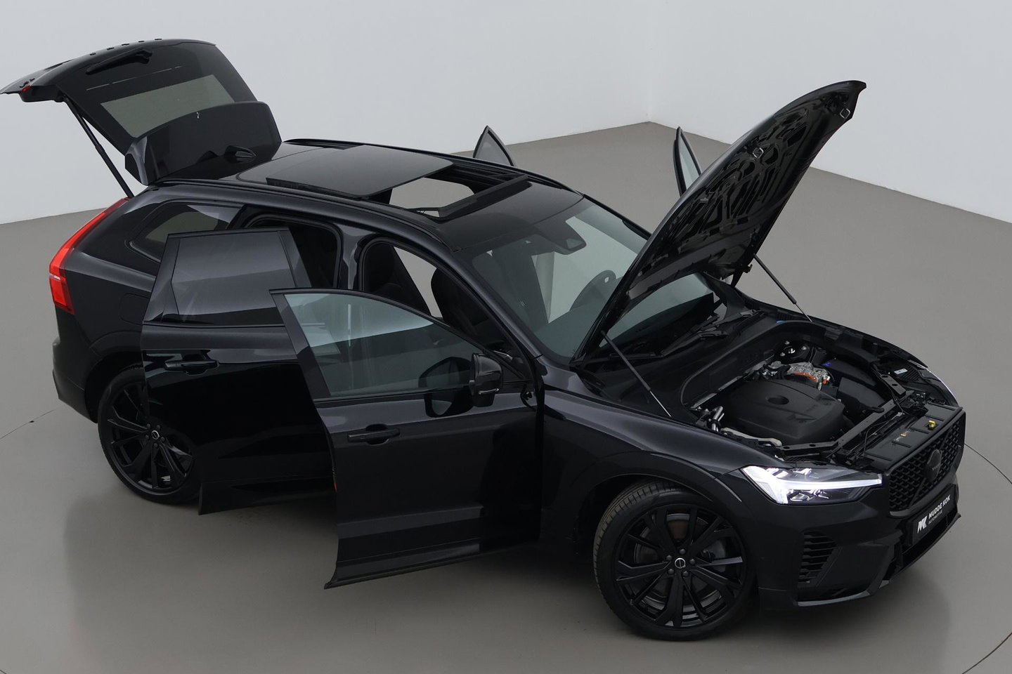 Volvo XC60 T6 Plug-in hybrid Ultra Black Edition | ACC | Luchtvering | Trekhaak | Bowers&Wilkins | 360° Camera | Stoelmassage | Panoramadak | Head-Up