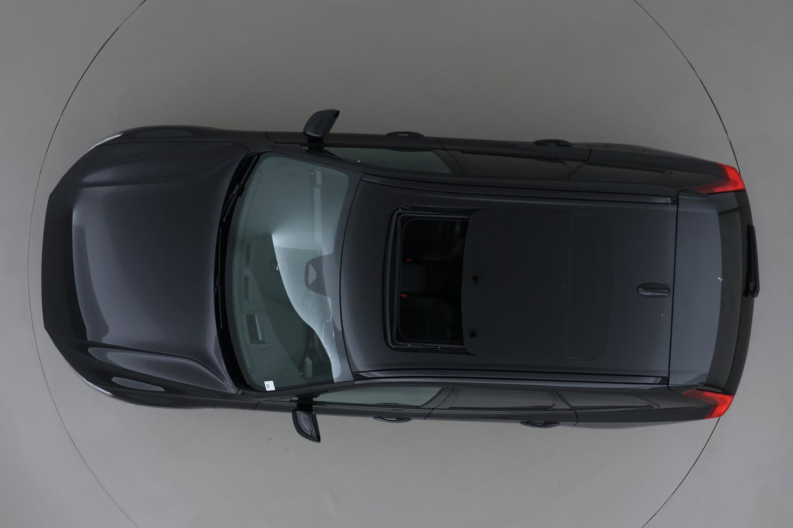 Volvo XC60 T6 Plug-in hybrid Ultra Black Edition | ACC | Luchtvering | Trekhaak | Bowers&Wilkins | 360° Camera | Stoelmassage | Panoramadak | Head-Up