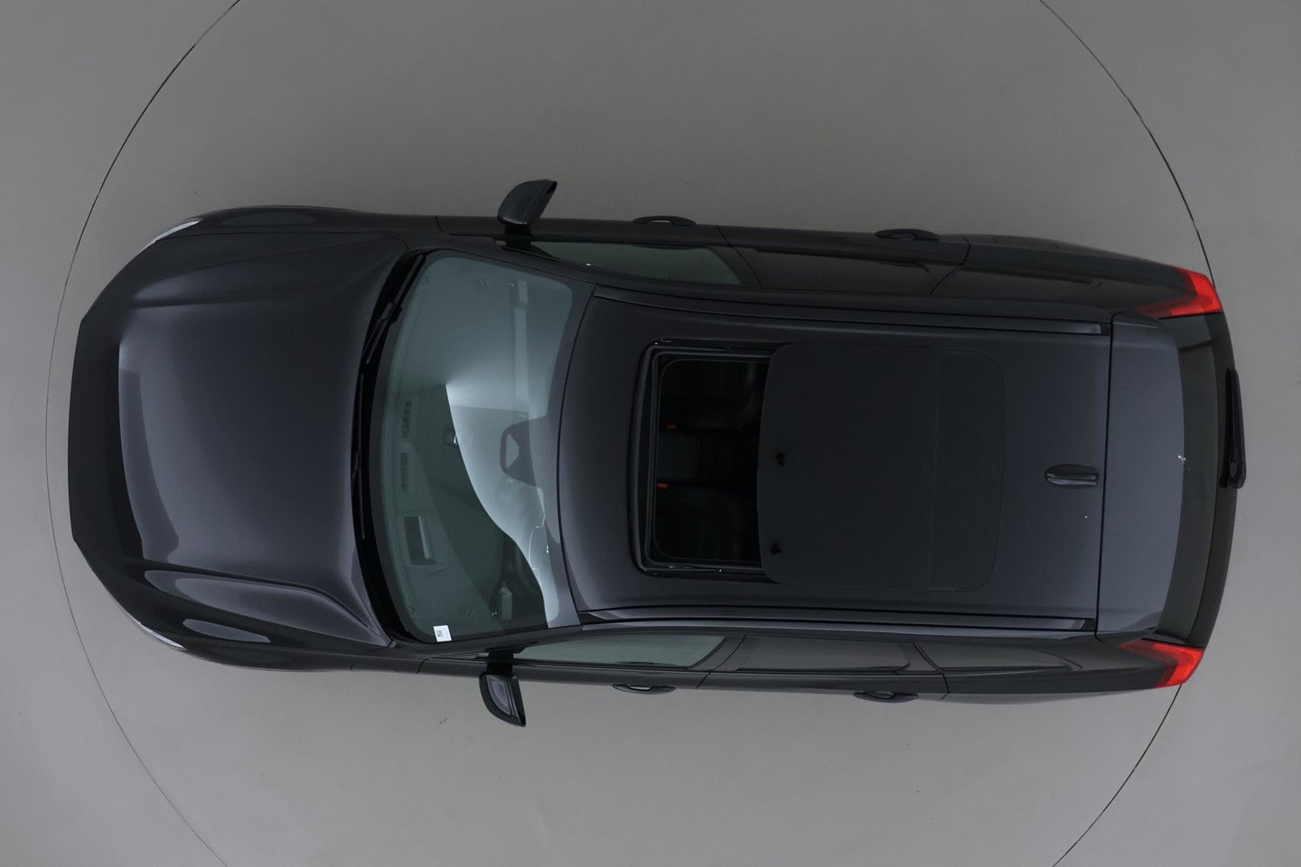 Volvo XC60 T6 Plug-in hybrid Ultra Black Edition | ACC | Luchtvering | Trekhaak | Bowers&Wilkins | 360° Camera | Stoelmassage | Panoramadak | Head-Up