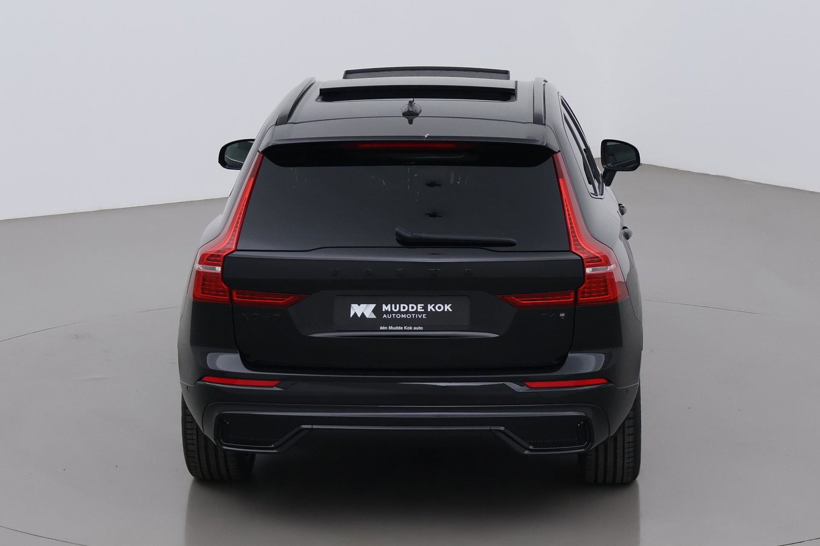 Volvo XC60 T6 Plug-in hybrid Ultra Black Edition | ACC | Luchtvering | Trekhaak | Bowers&Wilkins | 360° Camera | Stoelmassage | Panoramadak | Head-Up