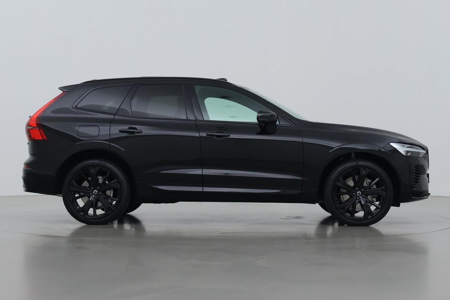Volvo XC60 T8 Plug-in hybrid Plus Black Edition | ACC | Panoramdak | Head-Up | Trekhaak | Harman/Kardon | 360° Camera | 21 Inch