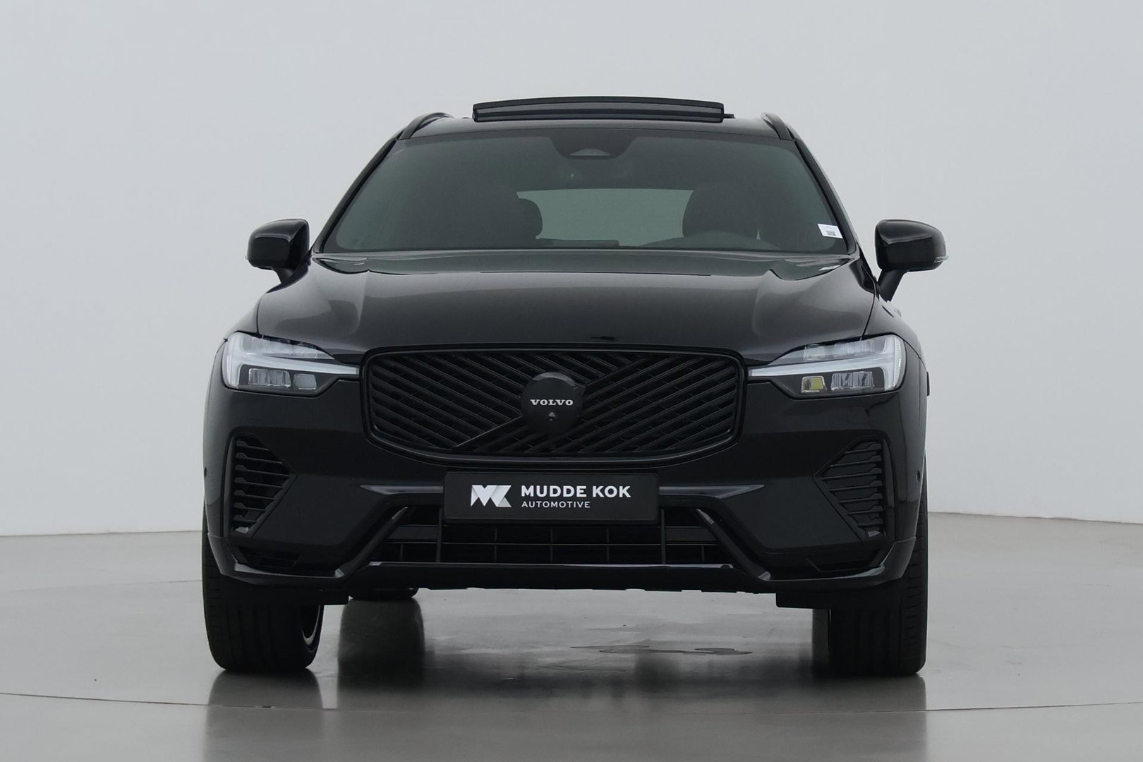 Volvo XC60 T8 Plug-in hybrid Plus Black Edition | ACC | Panoramdak | Head-Up | Trekhaak | Harman/Kardon | 360° Camera | 21 Inch