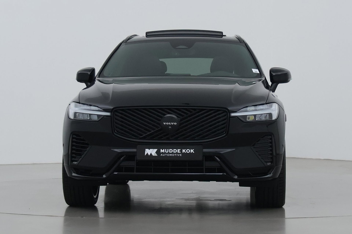 Volvo XC60 T8 Plug-in hybrid Plus Black Edition | ACC | Panoramdak | Head-Up | Trekhaak | Harman/Kardon | 360° Camera | 21 Inch